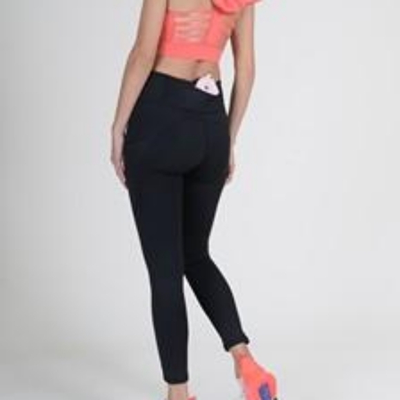 YELETE High Waist Solid Black Workout Leggings With Pockets Size Medium NWT - Picture 3 of 9